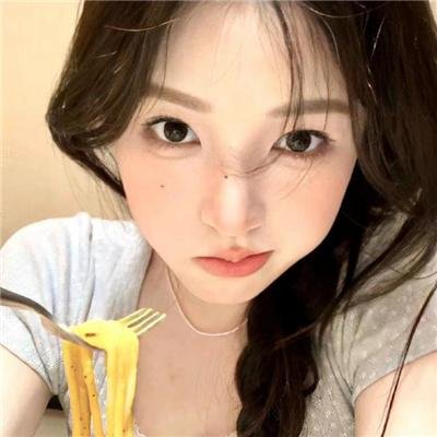 如月微笑